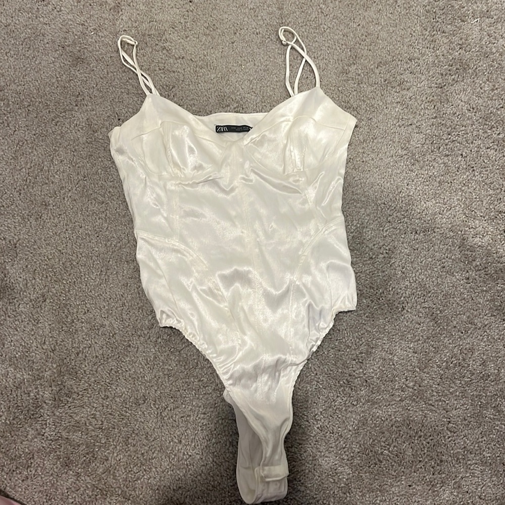 Never worn - Zara silky bodysuit adjustable straps small Ivory